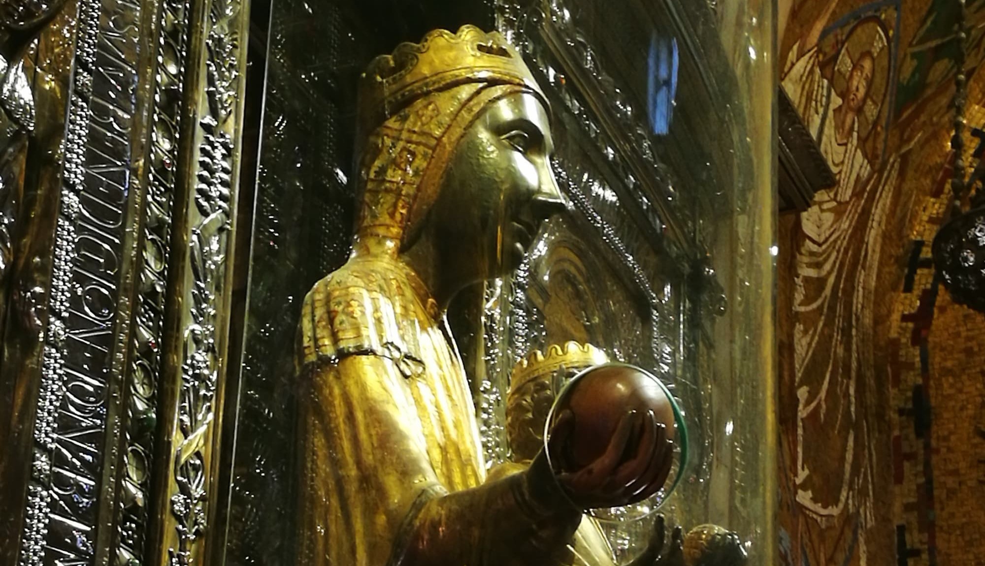 Montserrat half-day tour from Barcelona with cog-wheel train and Royal Basilica