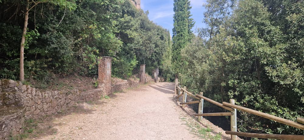 Camí dels Degotalls, the easiest Montserrat hike from the monastery