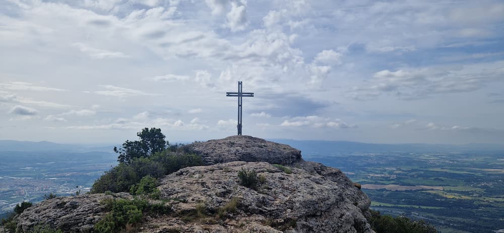 Creu dels Escolans short Montserrat hike from the monastery