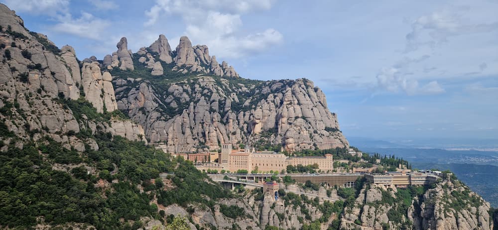 Panoramic view of Montserrat Monastery and the surrounding mountain peaks during summer, one of the most popular seasons when travellers plan the best time to visit Montserrat.
