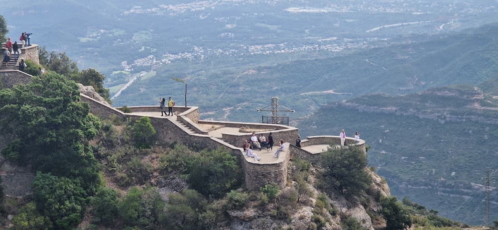 Viewpoint below Mirador dels Apòstols, one of the best viewpoints near Montserrat Monastery