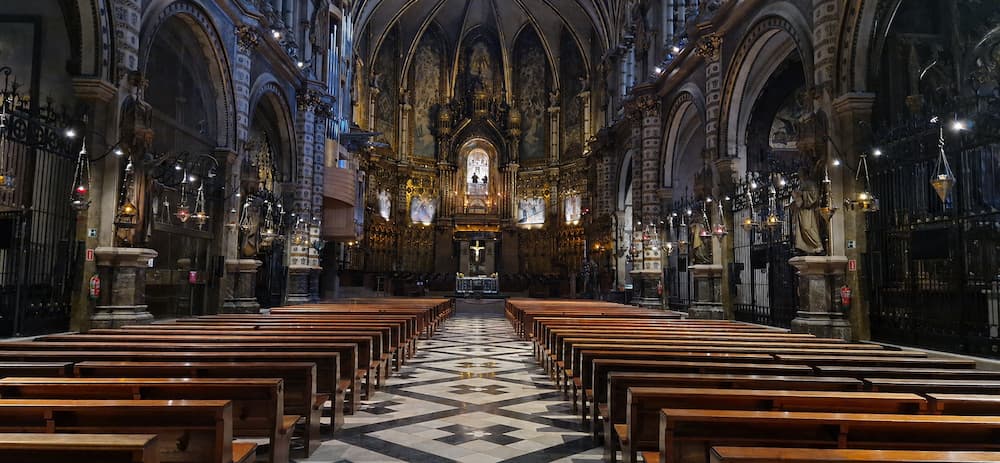 Masses at Montserrat: interior of the basilica, nave looking towards the gilded main altar