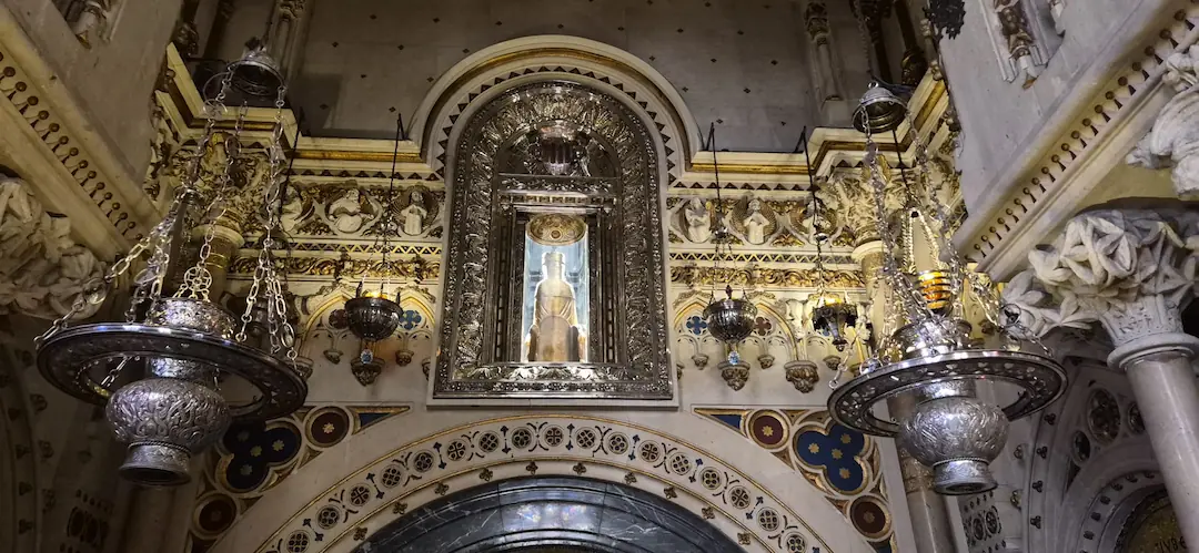Niche of the Mare de Déu de Montserrat above the basilica altar